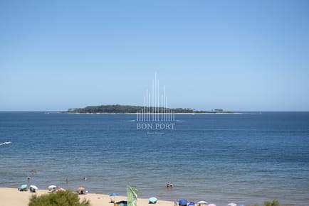 Vende hermoso Penthouse en Playa Mansa con azotea propia en Punta del Este