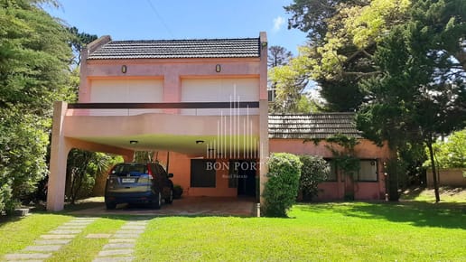 Casa de 4 dormitorios en venta en Playa Mansa, Punta del Este