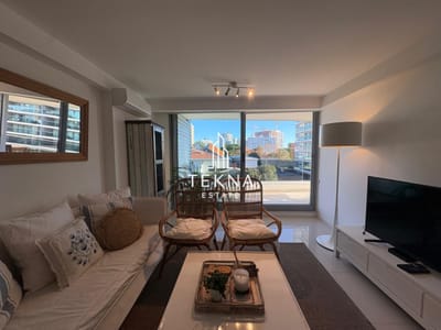 Venta de Apartamento de 2 dormitorios y dependencia, en Torre Esmeralda