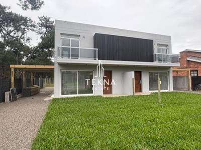 Casa a Estrenar Jardines de Cordoba sobre Avenida 3 Dorimtorios
