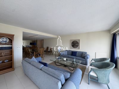 Apartamento Frente al Mar en Venta y Alquiler Tres Dormitorios y Servicio