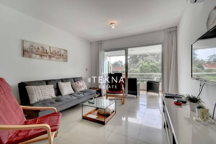OPORTUNIDAD penthouse de 200m2 con terraza exclusiva y parrillero en edificio con servicios en Punta del Este