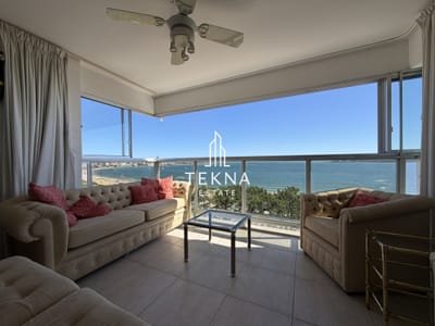 Venta de Apartamento de 3 dormitorios y dependencia primera linea del mar playa mansa