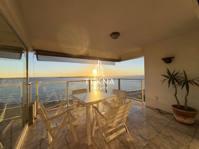 Venta de Apartamento de 3 dormitorios y dependencia primera linea del mar playa mansa