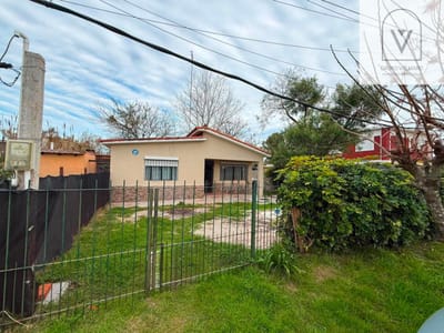 Casa en venta c/ cochera en Salinas