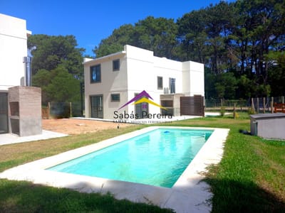 Venta casa 2 dormitorio, 2 baño. Barrio Country, Piriápolis, Maldonado.