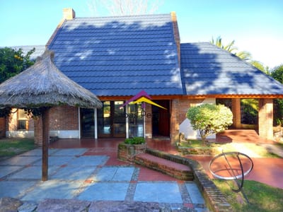 Venta casa de 3 dormitorios y 2 baño. Country, Piriápolis, Maldonado.