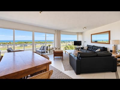 Venta de apartamento frente al mar Punta del Este