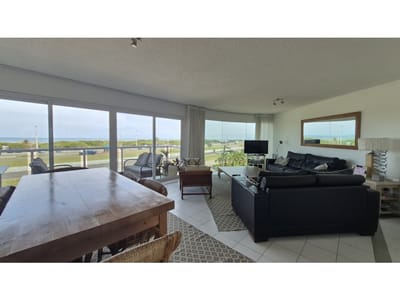Venta de apartamento frente al mar Punta del Este