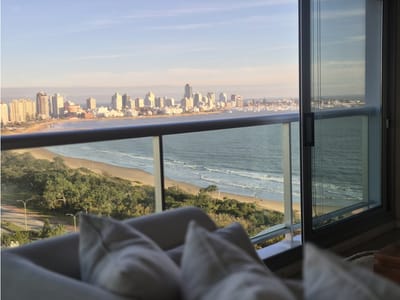 Apartamento en alquiler con vista al mar 2 dormitorios y 2 baños