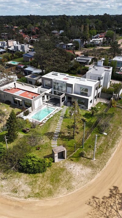 Alquiler El Pinar casa moderna frente a las dunas