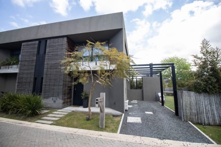 Casa 3 dormitorios en Zen, Barrio Parques Montevideo con jardín y garage