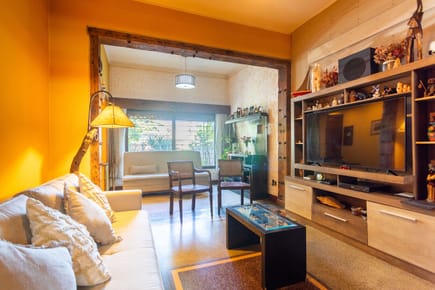 Venta de Casa + Galpón 130 m² con entrada independiente | Terreno 506 m² en esquina — Para vivir, tr