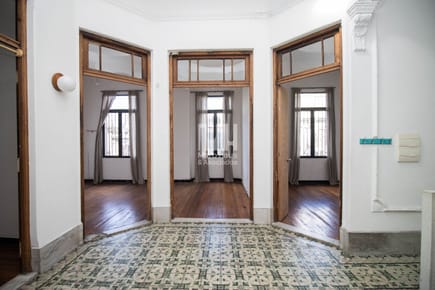 Casa reciclada de 3 dormitorios en planta alta  - Centro de Montevideo