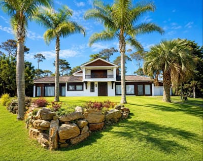 Casa venta,  5 dormitorios, a 2 cuadras del mar, Paradas, Playa Mansa-  Piscina, Garaje para 2 autos