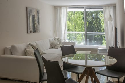 Apartamento en Venta de 2 dormitorios en Punta del Este Sobre Roosevelt