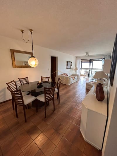 Alquiler Temporario de Apartamento 2 dormitorios en Playa Brava, Punta del Este.