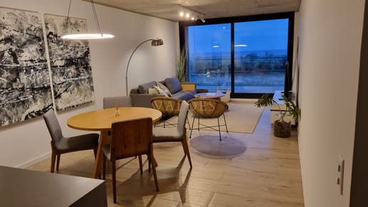 Vendo Apartamento 104,  Dormitorios 2 ,Banos 2 Primera linea Playa Mansa, Punta del este