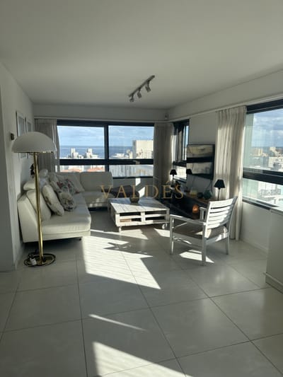 En venta y alquiler anual torre Amalfi