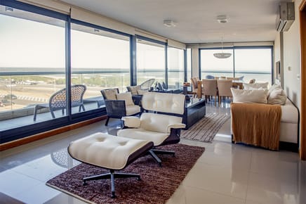 Apartamento Penthouse, frente al mar, playa brava, 3 dormitorios con hermosa vista