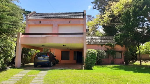 Casa de 4 dormitorios en venta en Playa Mansa, Punta del Este