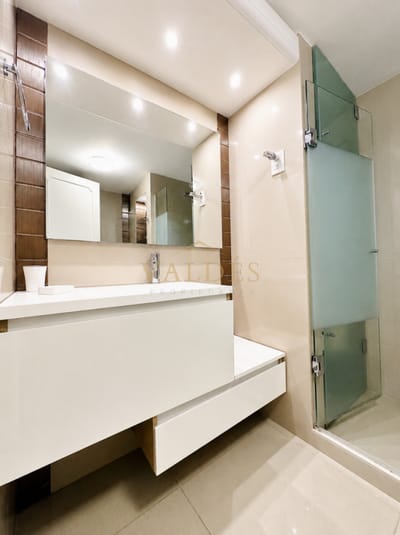Apartamento en Venta, Península de Punta del Este. 3 Dormitorios con vista, reciclado