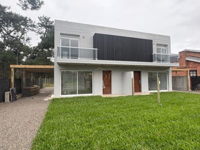 Casa a Estrenar Jardines de Cordoba sobre Avenida 3 Dorimtorios