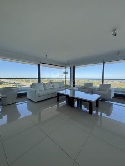 Apartamento esquinero en Blue Bird de 3 suite. Playa Brava - Punta del Este