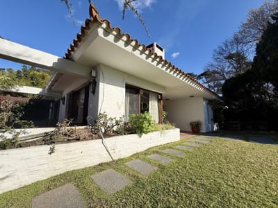 CASA EN VENTA - BARRIO CANTEGRIL, AV. CÓRDOVA