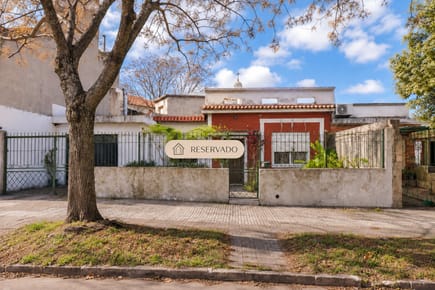 Casa en venta c/ cochera en Buceo