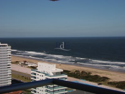 Amplio apartamento con una vista plena al mar!!!