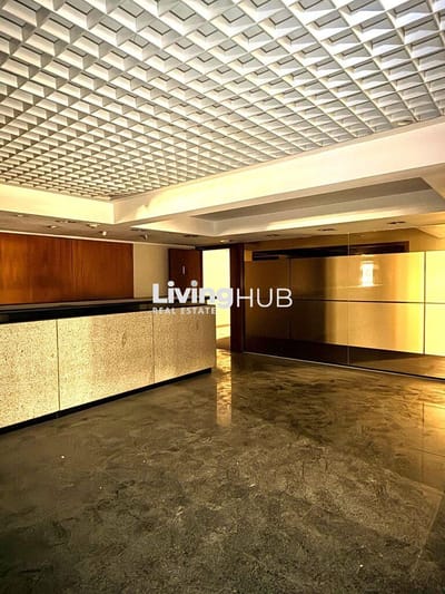 Alquiler Oficina de 560 m² con Doble Frente: Plaza Independencia y Calle Colonia
