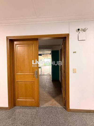 Alquiler oficina en Edificio Playa Mayor – Vista a Calle Colonia con 86m2
