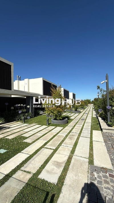 VENTA CASA DE 4 DORMITORIOS FRENTE AL LAGO - CIUDAD DE LA COSTA