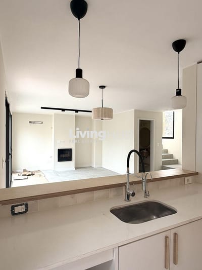 VENTA CASA A ESTRENAR, 3 DORMITORIOS, AMPLIO JARDIN Y PARRILLERO, HOUSING CERRADO, CARRASCO NORTE, M