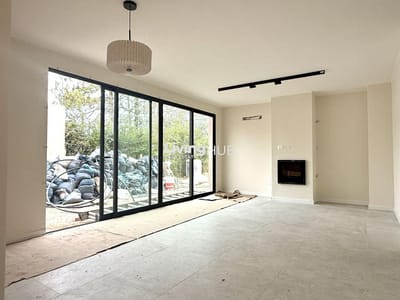 VENTA CASA A ESTRENAR, 3 DORMITORIOS, AMPLIO JARDIN Y PARRILLERO, HOUSING CERRADO, CARRASCO NORTE, M