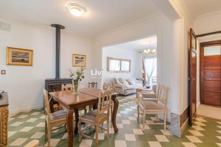 Parque Batlle – Casa de padrón único con 3 dormitorios, garaje y patio con parrillero