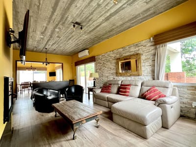 VENTA CASA AMUEBLADA, 3 DORMITORIOS, BARBACOA Y FONDO, PLAYA GRANDE, PIRIÁPOLIS