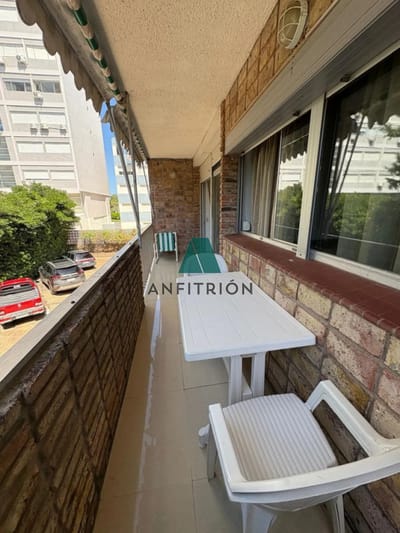 Venta Apartamento 2 dormitorios Con Cochera Frente a Playa Mansa