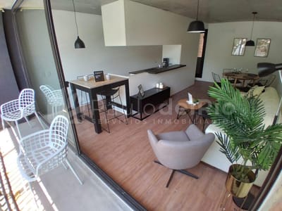 Venta 2 dormitorios piso alto 01 Del Centro Ref #1565