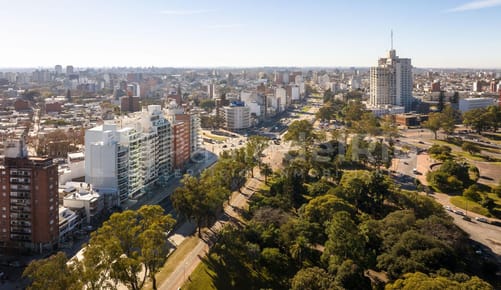 VIA Italia Lanzamiento Ambiente con patio Invierta en ubicación y calidad .