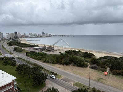 AMPLIO APARTAMENTO EN ALQUILER ENERO 3 DORMITORIOS Y DEPENDENCIA SERVICIOS