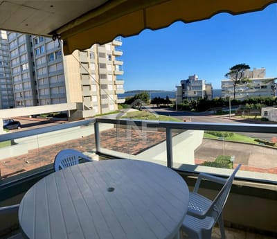 Tres dormitorios con vista al mar