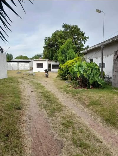 Casa en venta en Canelones con 4 dormitorios y cochera