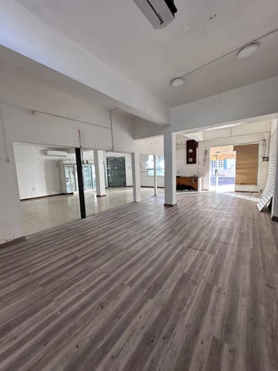 Local Comercial en alquiler con cochera en Canelones con 120 m2