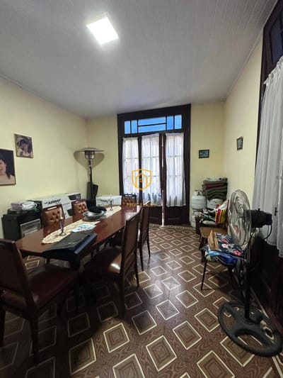 Casa en venta en Santa Lucía con 4 dormitorios con garaje
