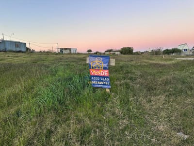 Terreno en venta de 300m2 ubicado en 25 De Agosto