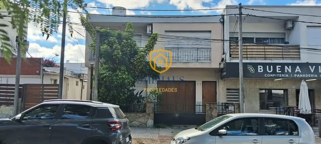 Casa en alquiler c/ cochera en Buceo