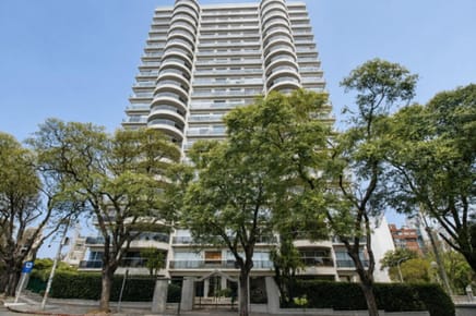 Apartamento en venta c/ cochera en Punta Carretas