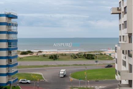 VENTA APARTAMENTO FRENTE A PLAYA BRAVA PUNTA DEL ESTE, 4 DORMITORIOS